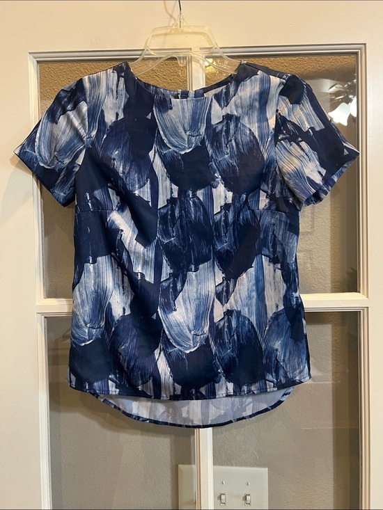 H&M Tops - H&M Navy and White Brushstroke Short Sleeve Blouse